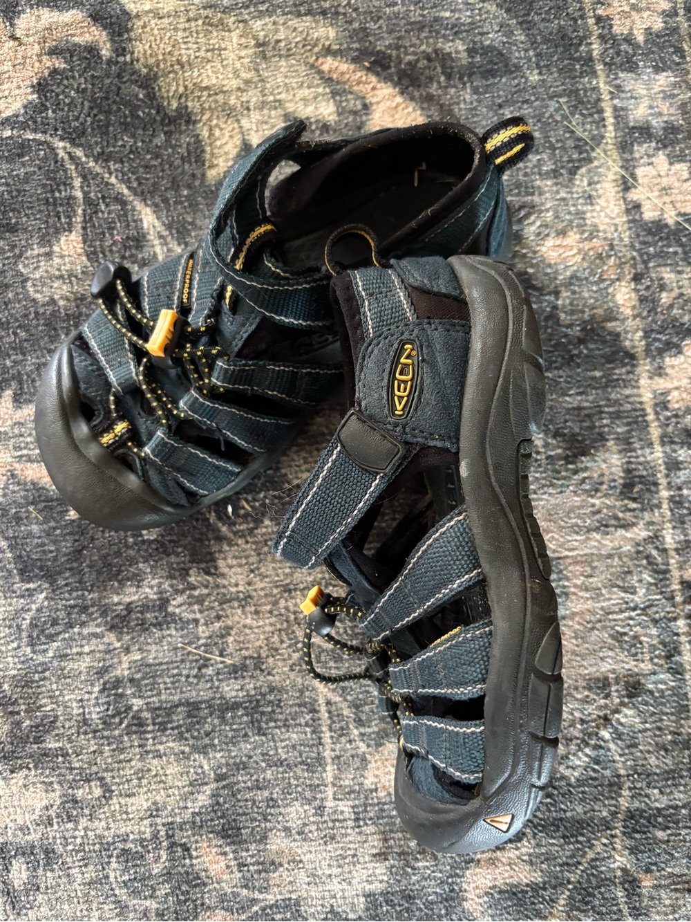 Keen Kids Black and Dark Teal Closed-Toe Sport Sandals